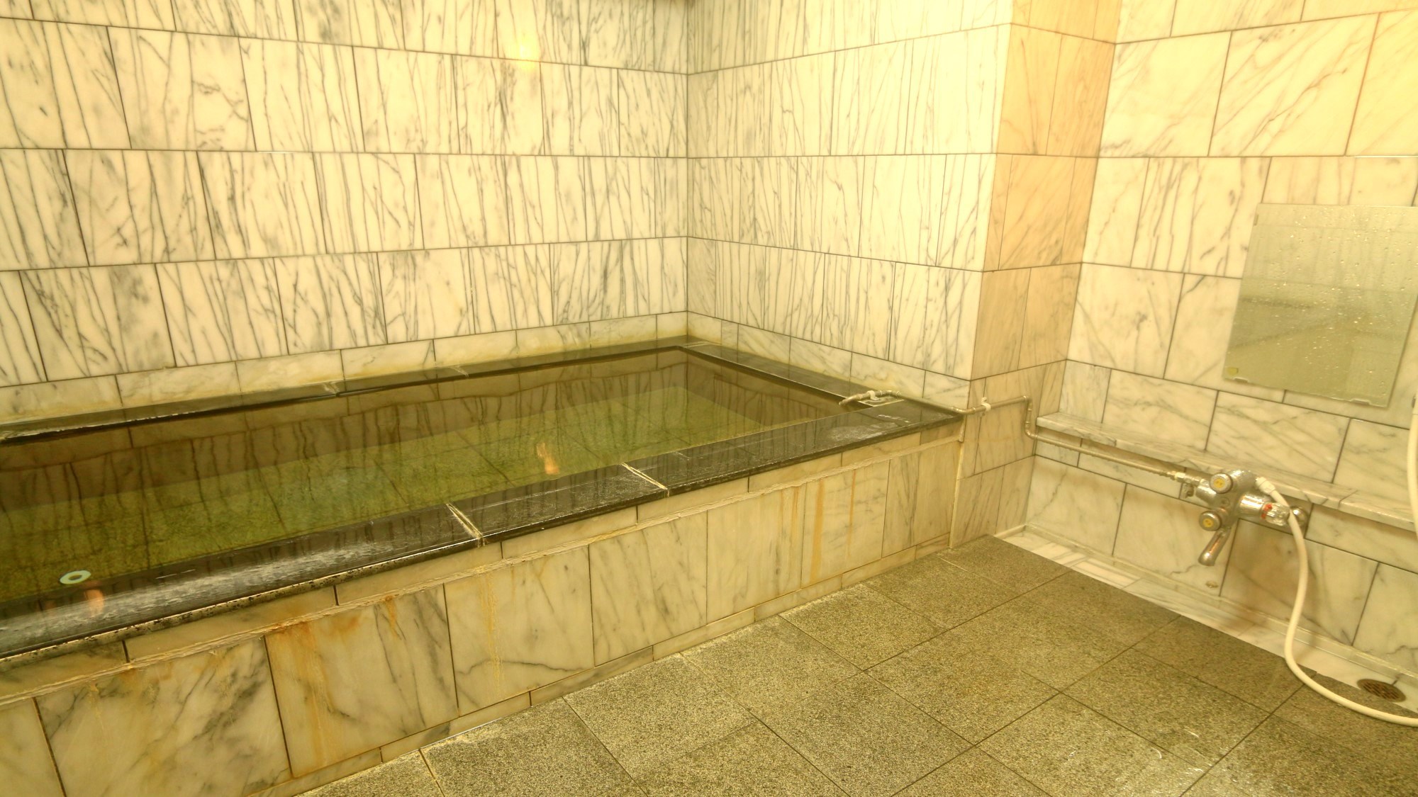 お風呂総大理石の大浴場