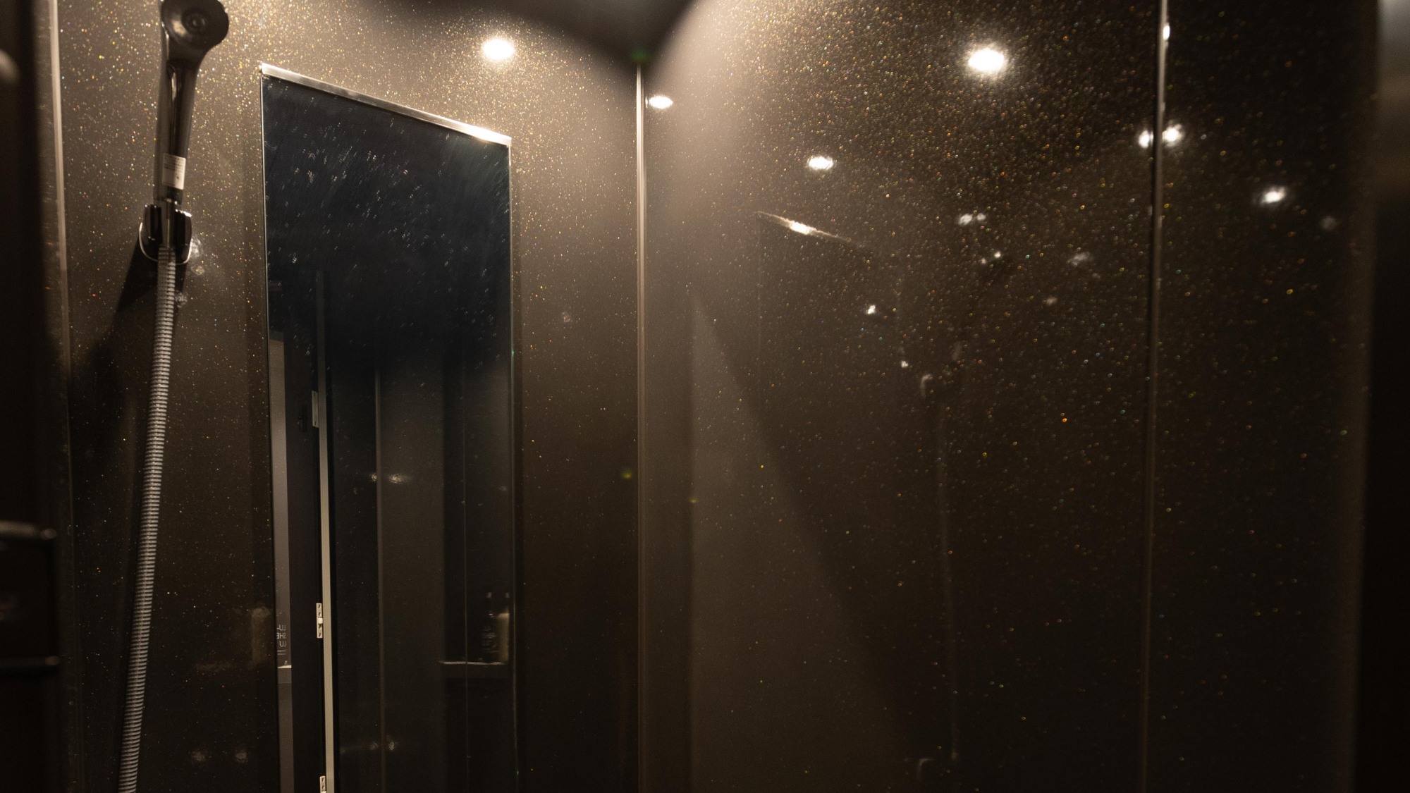 ・【和洋室（201−204）】清潔感のあるシャワールーム