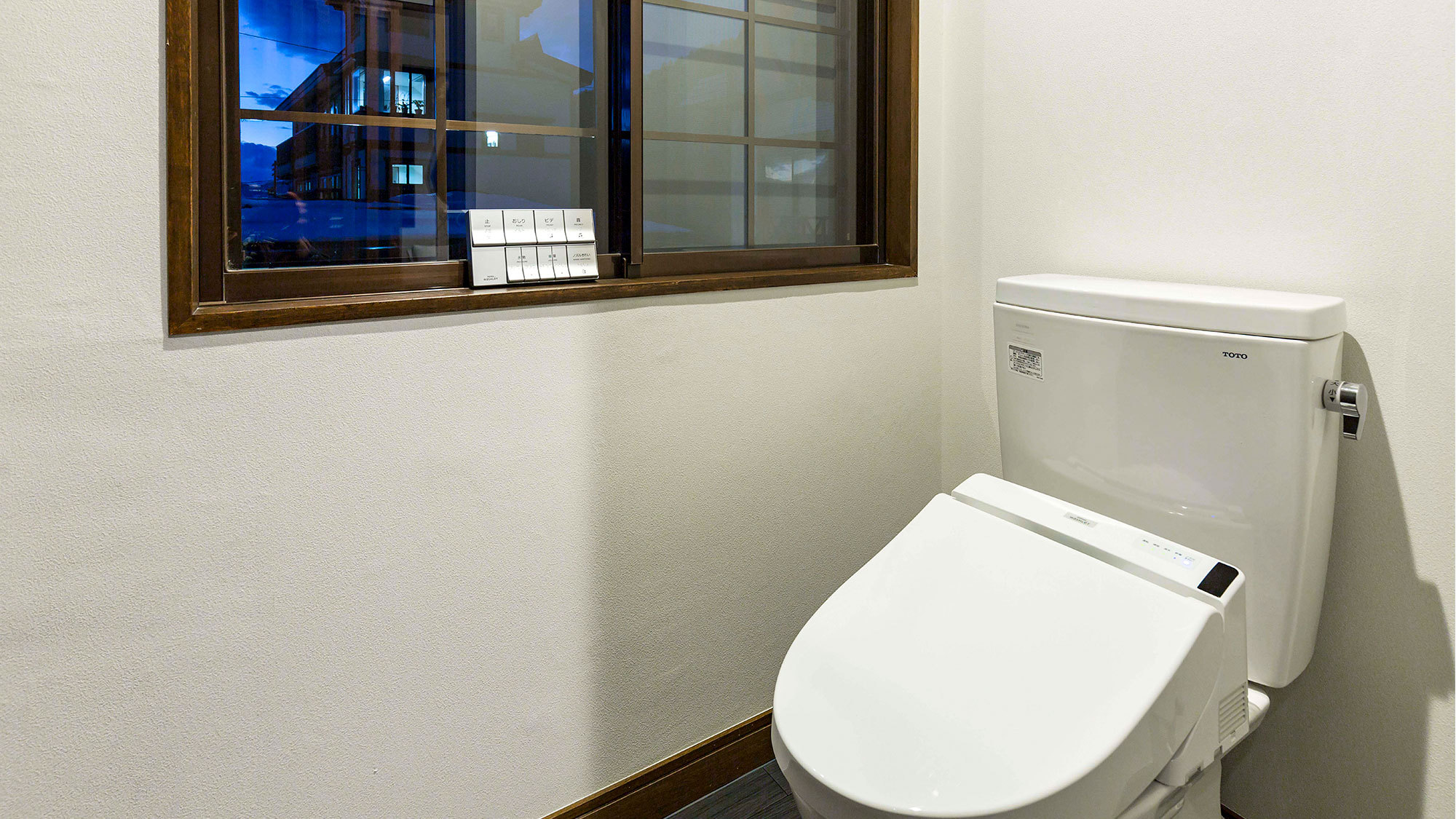 ・Zermatt (404) 客室のトイレは温水洗浄便座完備