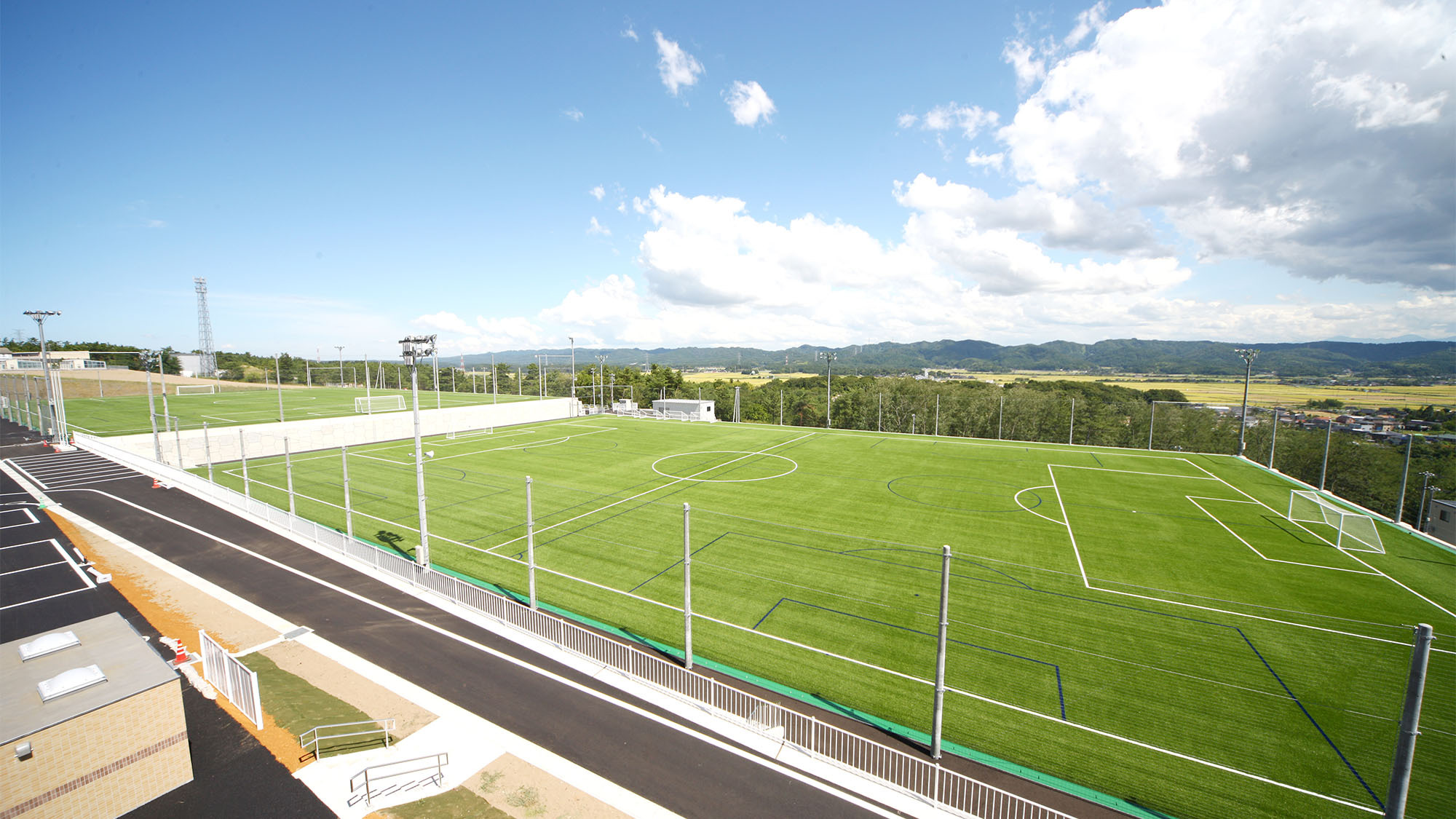 ・日本サッカー協会推奨の人工芝サッカー場