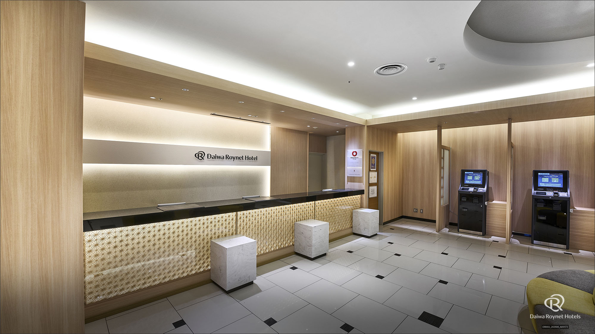 フロント精算機（改装後）①