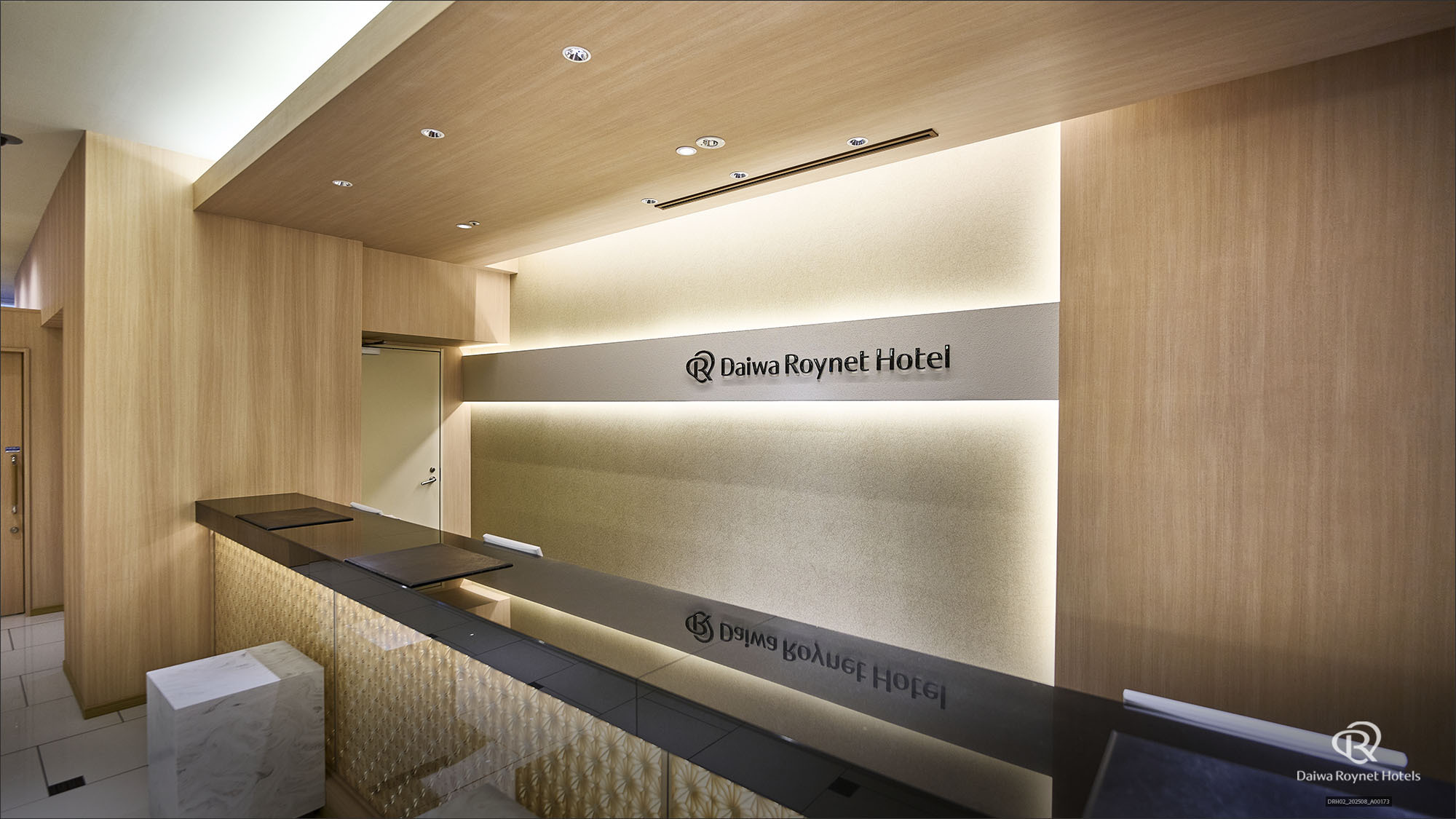 フロントカウンター（改装後）②