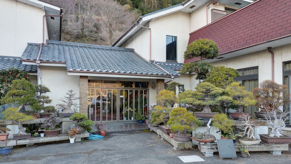 *【外観】温かなおもてなしの温泉宿です。とろりとした鉱泉がおすすめです。