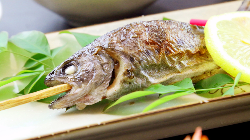塩焼き脂ののった旬の川魚は人気です！