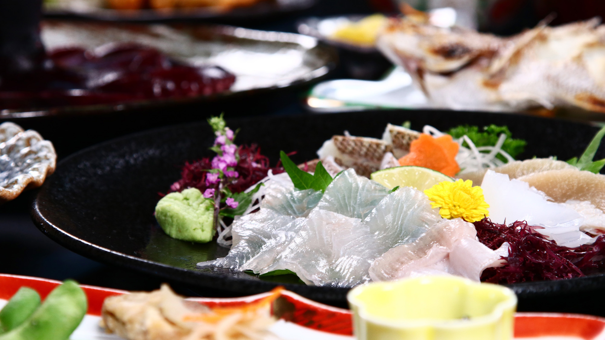 お刺身盛り口の中に広がる新鮮な魚介の甘味をご堪能ください。