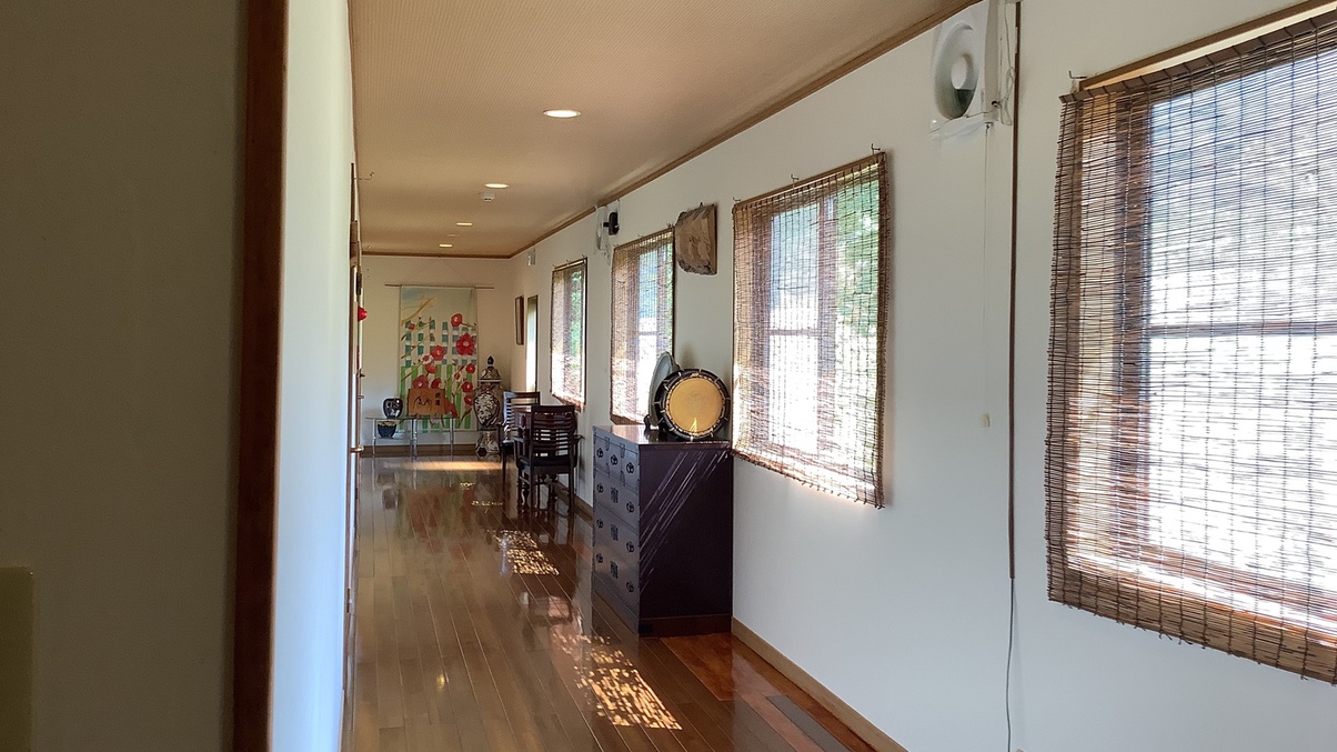 【本館2階】本館客室へ続く廊下