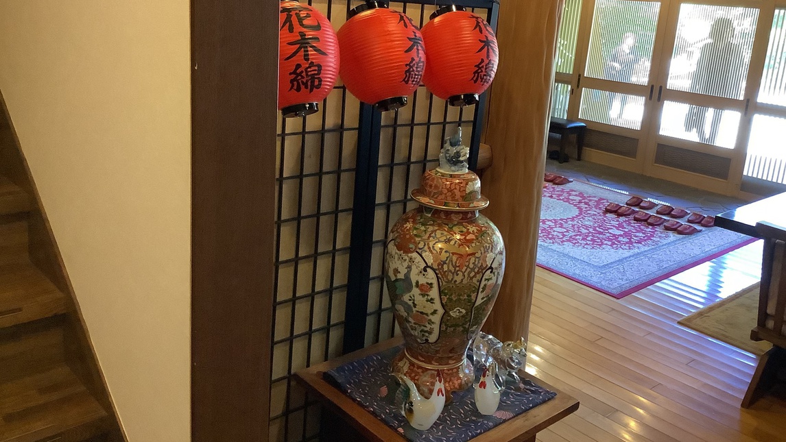 【ロビー】木のぬくもりを感じる内観です。