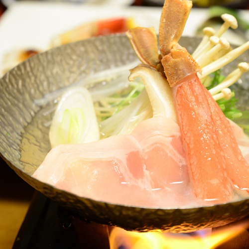 ご夕食一例(お鍋)/四季折々の旬な素材を使った心も体も温まる一品。