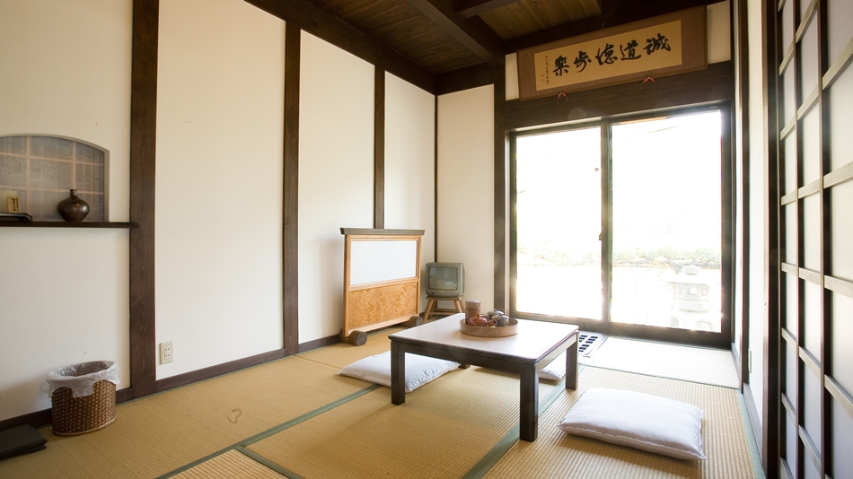 Minshuku Muro Set in a prime location of Uda, Minshuku Muro puts everything the city has to offer just outside your doorstep. The property offers a wide range of amenities and perks to ensure you have a great time.