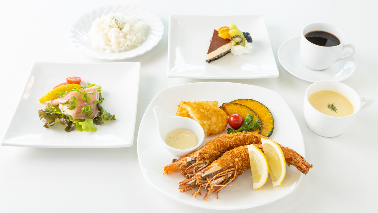 【レストラン】洋食ディナー有頭エビフライ