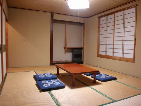 15・和室は10畳・8畳・4.5畳の3部屋、ツインの洋室が5部屋【〜20名様：しゃくなげ19号館】