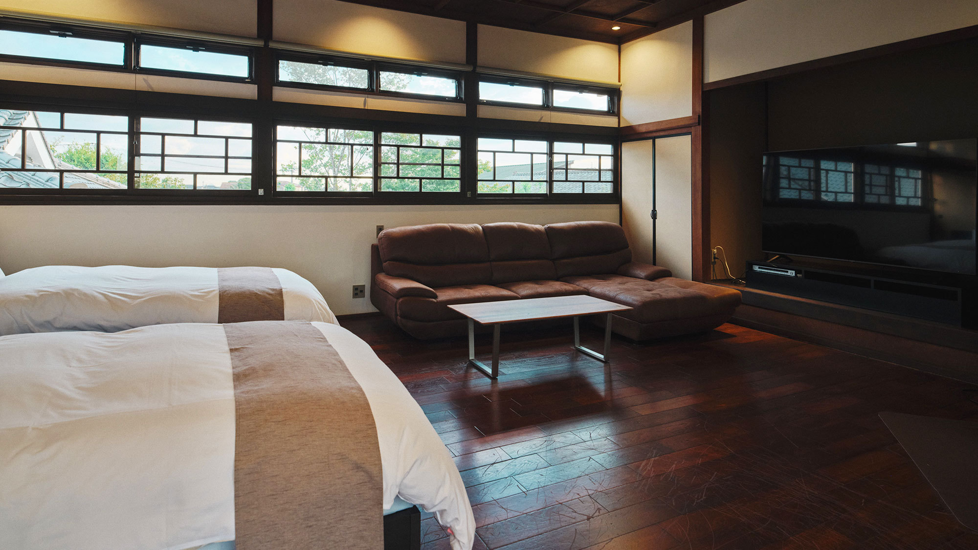 【むくろじゅ】他のお部屋にはない2階から庭を眺められる、四季を感じられる造りになっています。