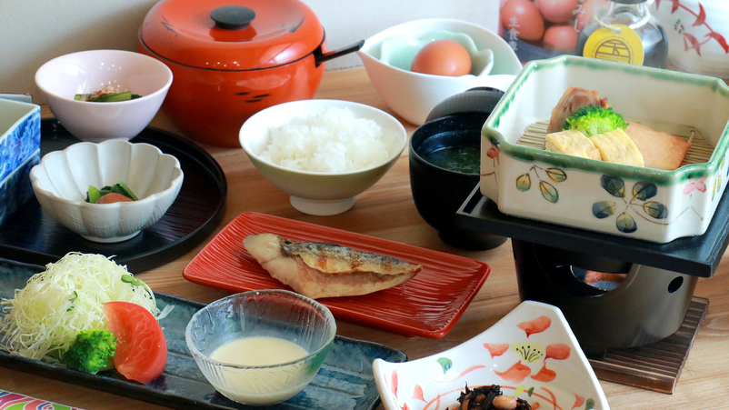 【朝食】温かい蒸し物付きの和朝食