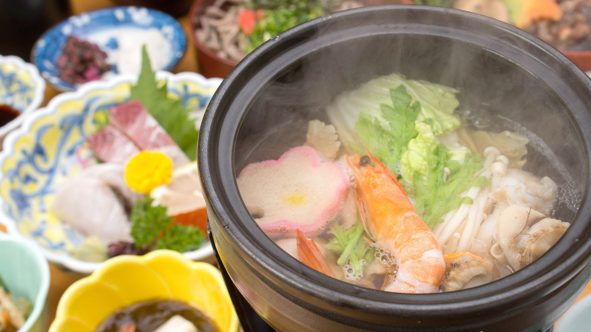 *【夕食一例】体がほっと温まるお鍋もご用意しております。