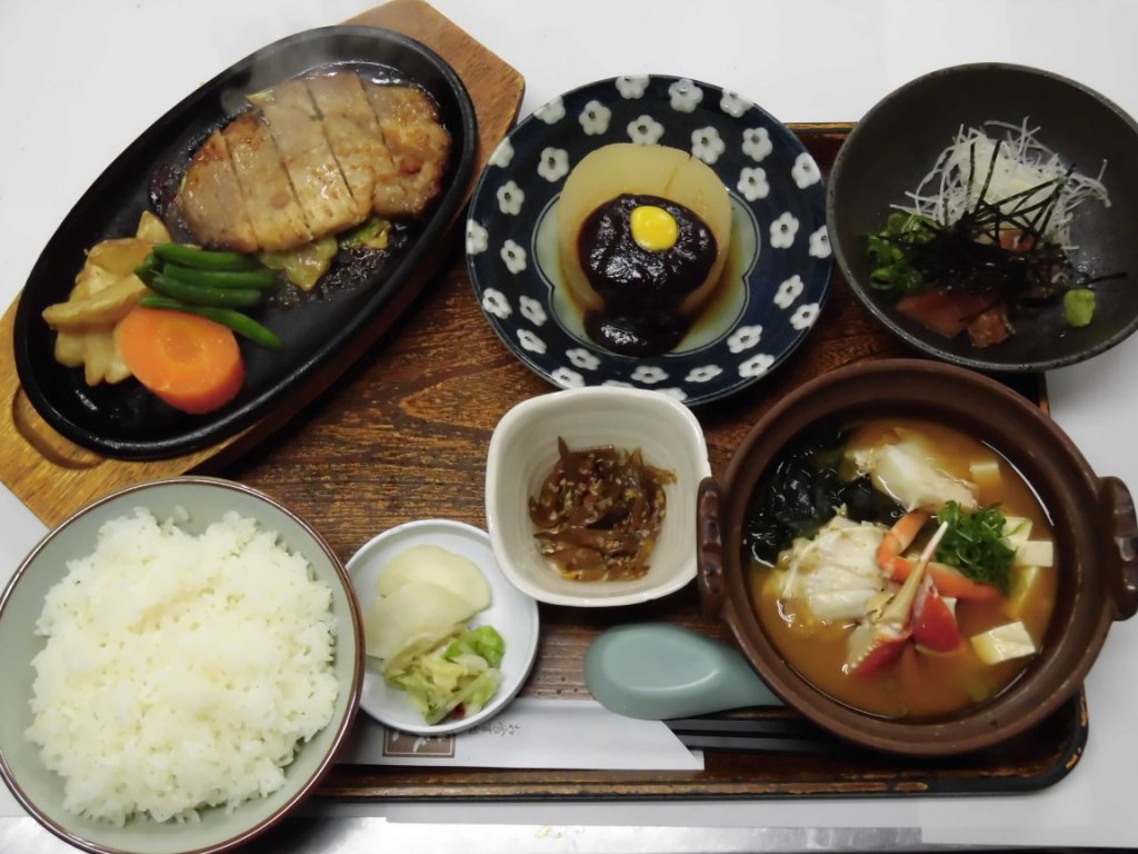 日替わり夕定食ポークステーキ・カニ鍋