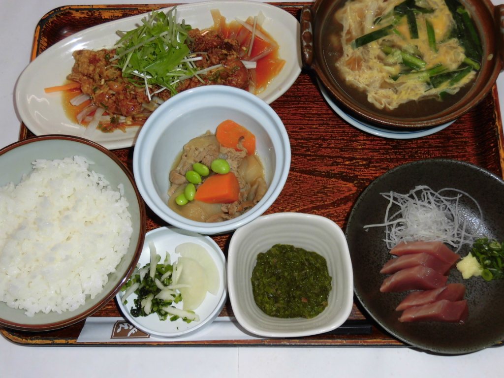 日替わり夕定食油淋鶏・ニラ玉鍋