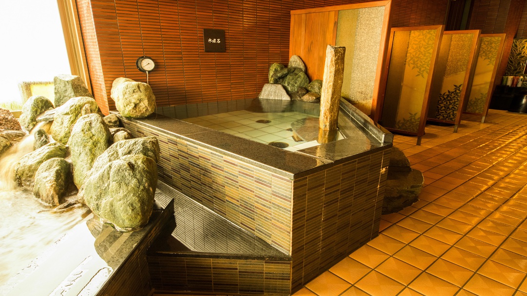 男性大浴場水風呂（水温：15℃）