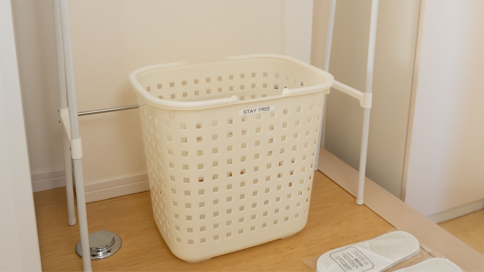 【客室設備】お部屋に洗濯カゴをご用意しています