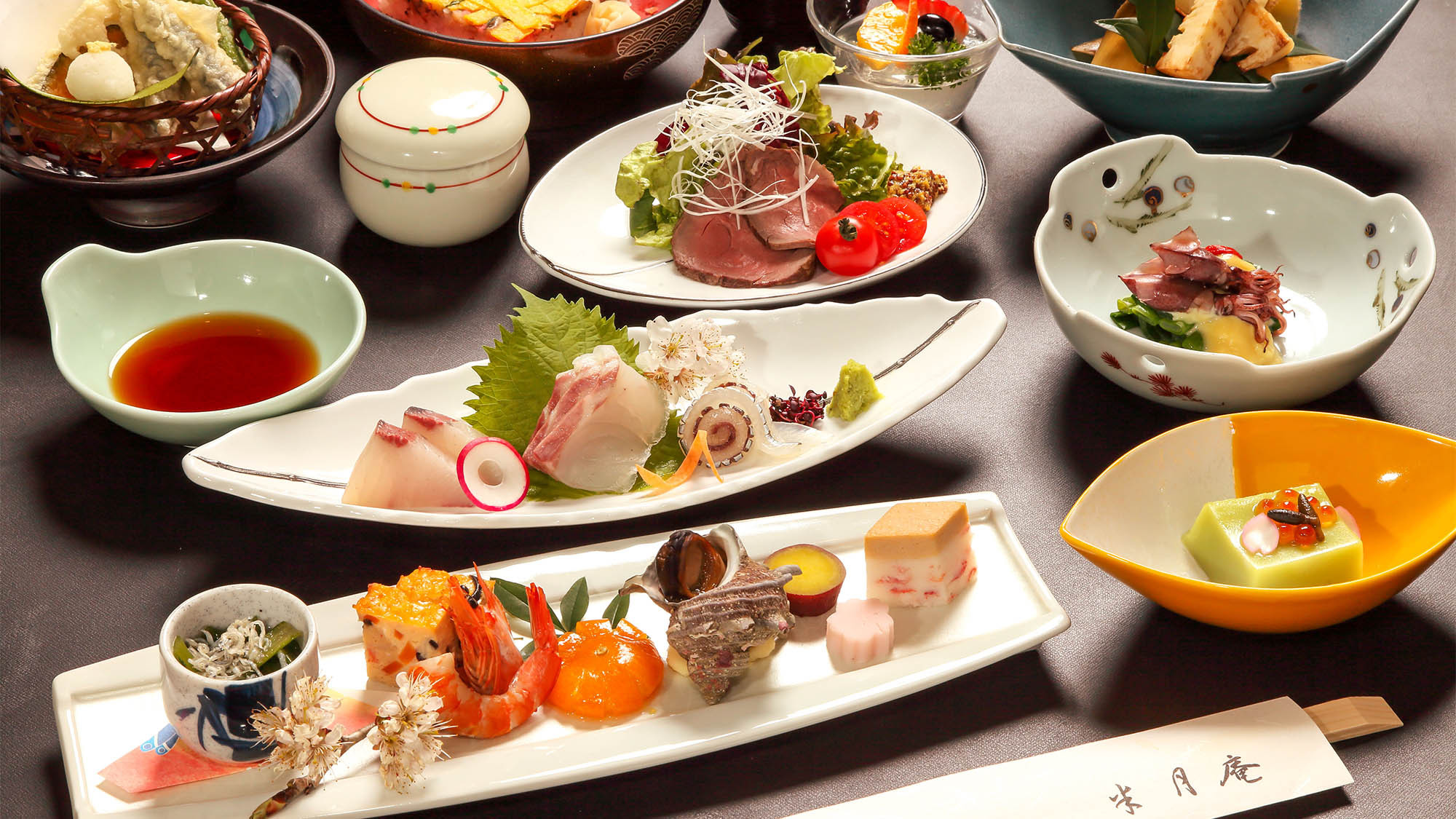 ・おもてなし懐石華やかな料理に加え、岩国寿司も味わえます