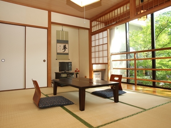 【紅葉と岩国の城下町を望む ぼたんの間】和室6畳