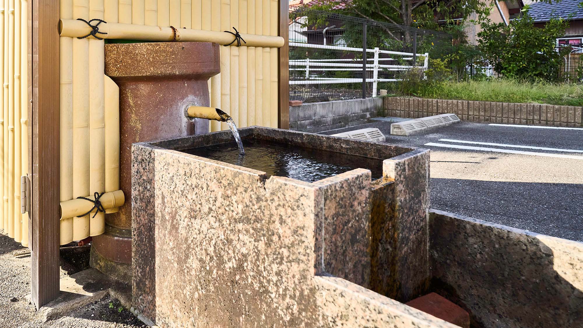 ・【舟井戸】水の心地よい流れで癒される。癒しの空間をお楽しみください