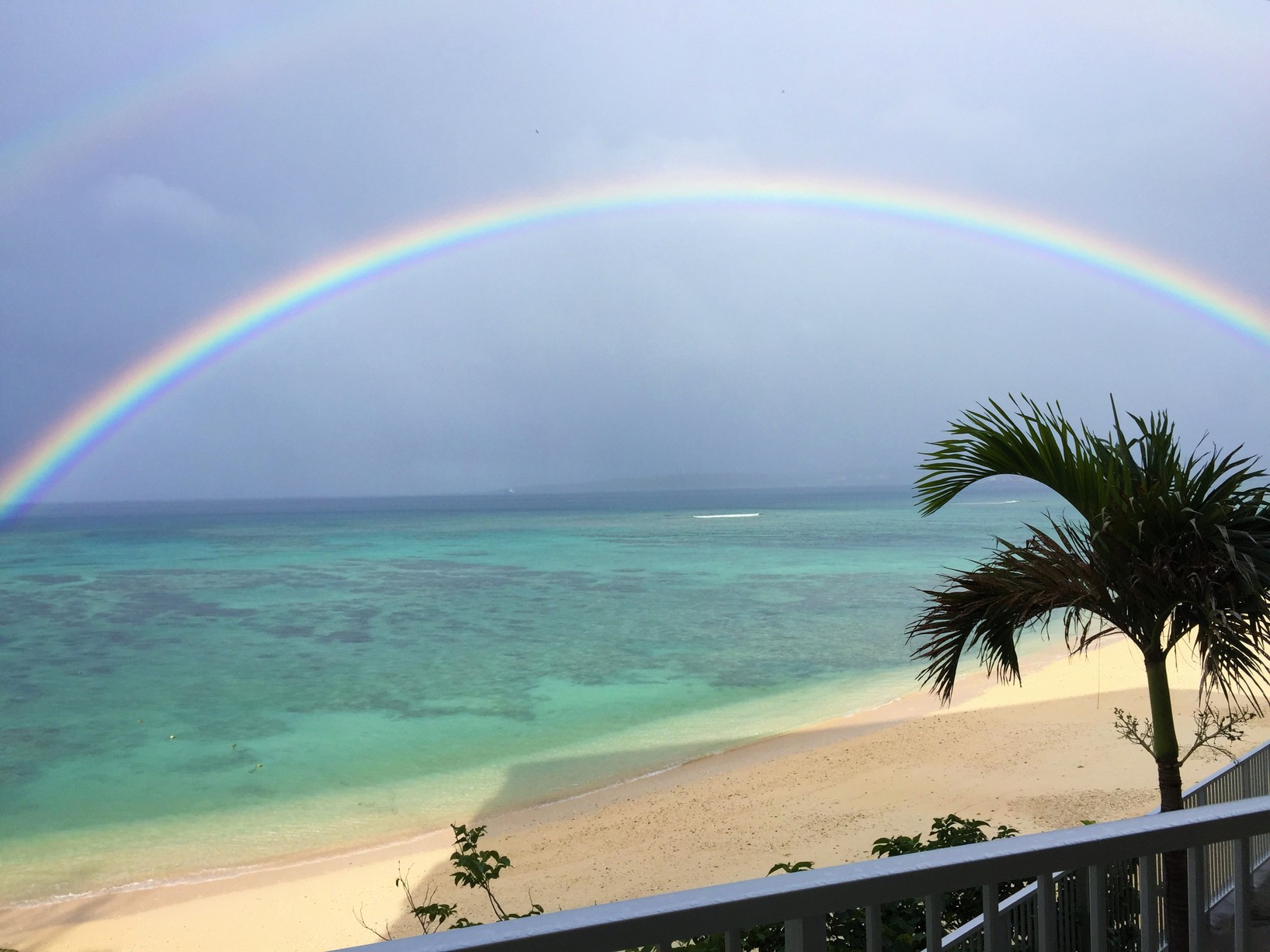 運が良ければ海で虹も！