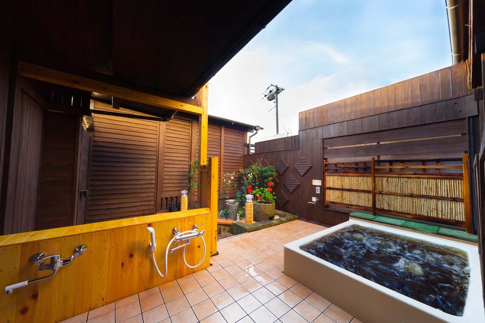 天空下の露天風呂