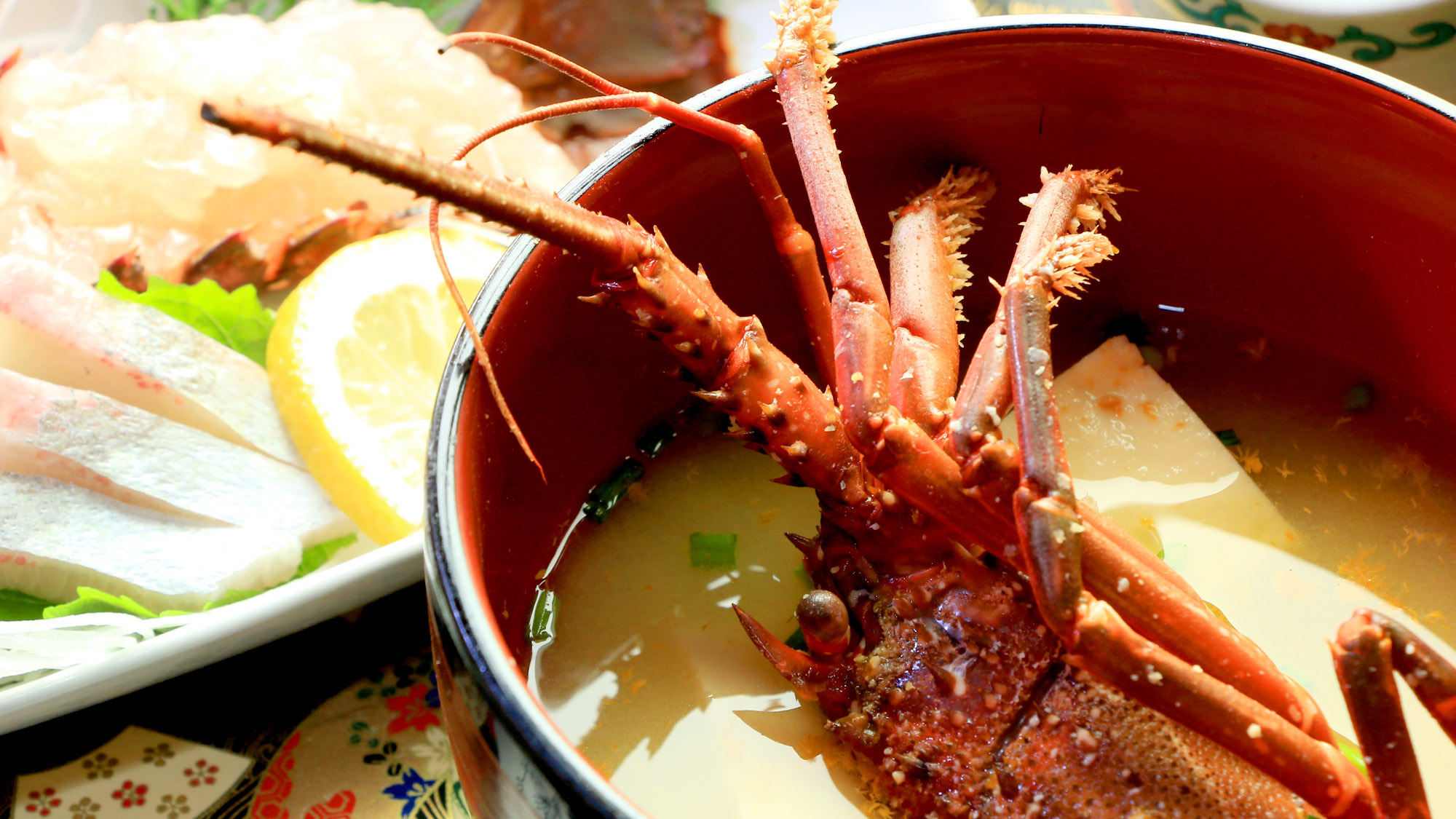 【お料理一例】濃厚な出汁！伊勢海老のお味噌汁はぜひご賞味ください！