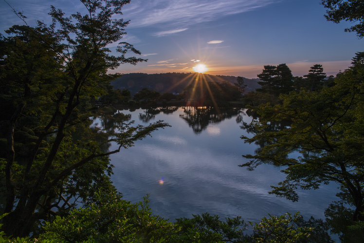 「兼六園の夏」年中、早朝には無料開放されています。