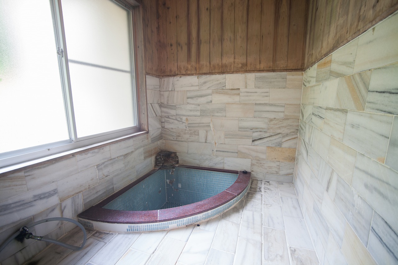 和室１５畳天然温泉風呂付き客室浴室