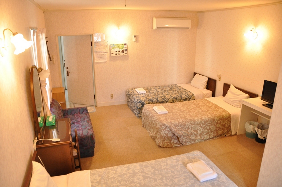 Shirahama Onsen Pension Pocket The 2-star Shirahama Onsen Pension Pocket offers comfort and convenience whether youre on business or holiday in Shirahama. Featuring a satisfying list of amenities, guests will find their stay at th
