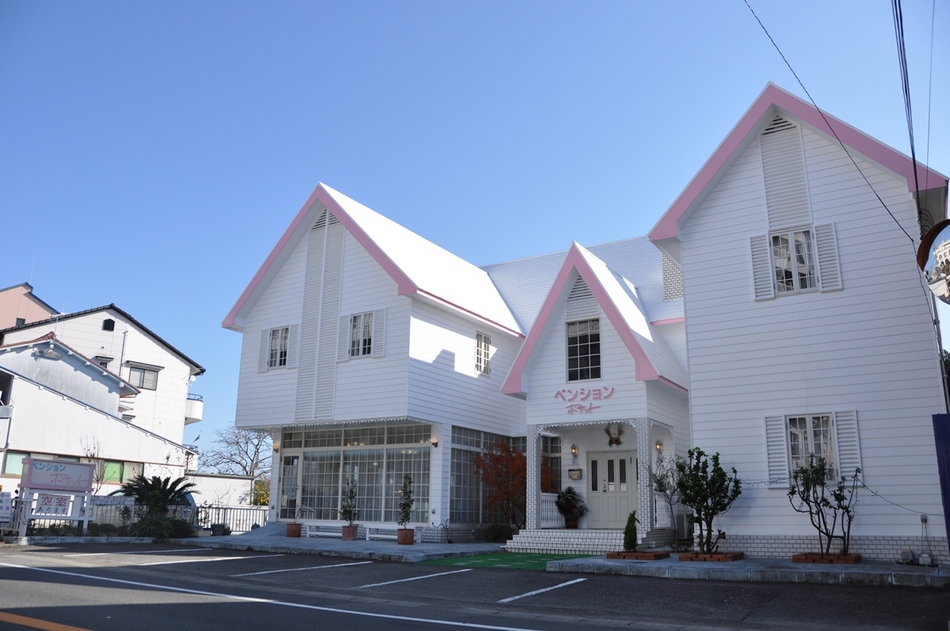 白を基調としたアットホームなリゾートペンション♪）