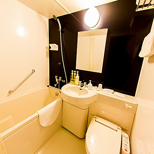 ユニットバス画像各客室にバス・トイレ設置しています