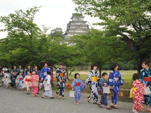 ゆかた祭りの情景