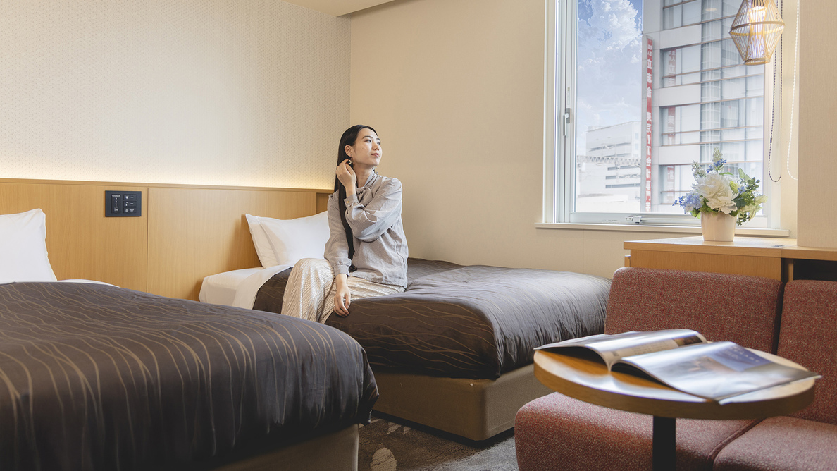 【レディースルーム】朝の身支度もゆったりと…;ソファ付きでメイクにも便利