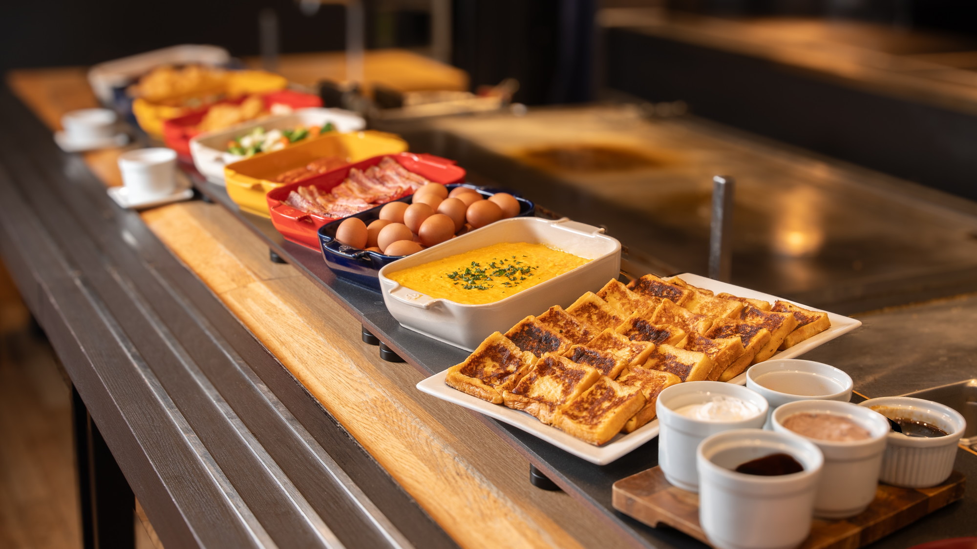 4月2日より朝食をリニューアル。ライブ感も楽しい”;鉄板“;名古屋めしを洋風アレンジで！