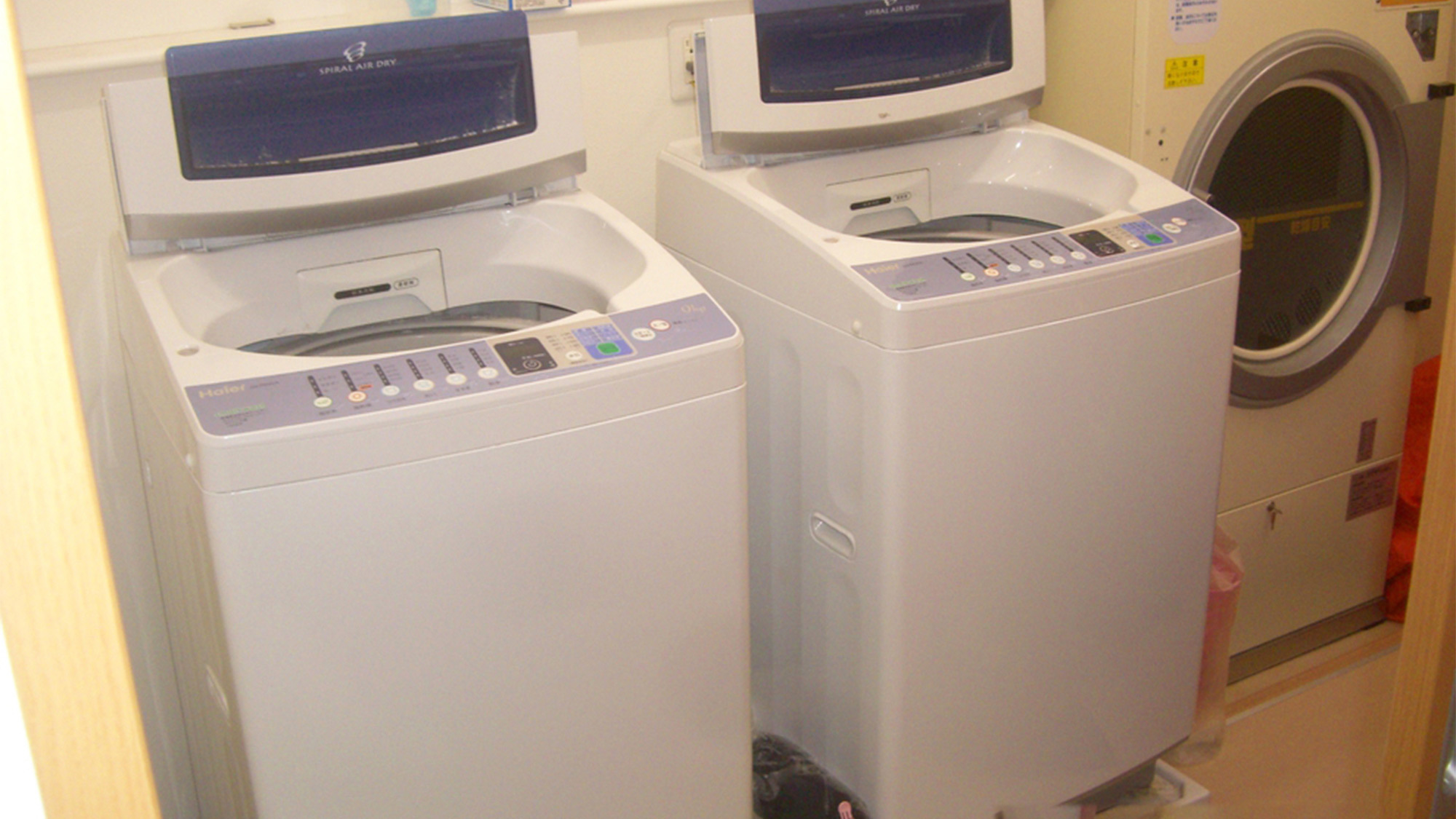 ・＜館内設備＞洗濯機（無料）と乾燥機（有料）をお使いいただけます
