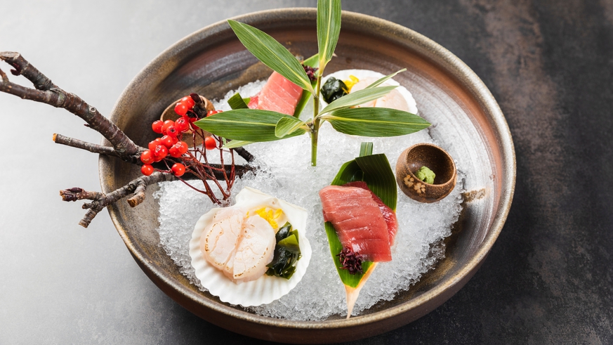 【ご夕食一例】青森県産を中心とした旬の新鮮な肴。味覚はもちろん視覚でもお楽しみください。