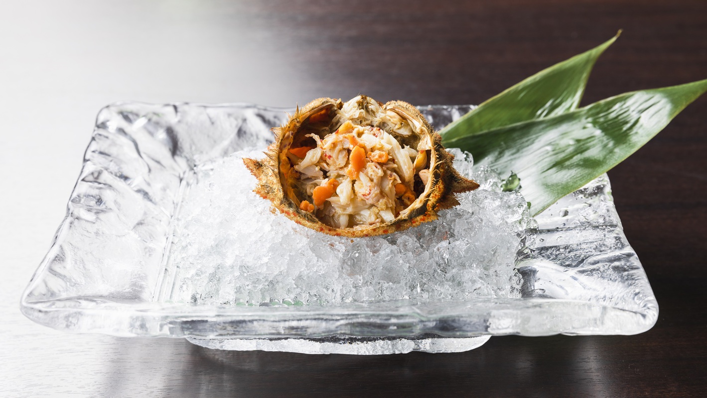 【ご夕食一例】「トゲクリ蟹」甘く繊細な身の味わいと濃厚な味わいの蟹味噌、また“;内子”;はまさに絶品。