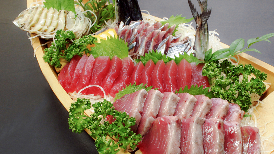 #夕食＿別注の豪華船盛も地魚三昧！新鮮な海の幸をどどんと楽しんで