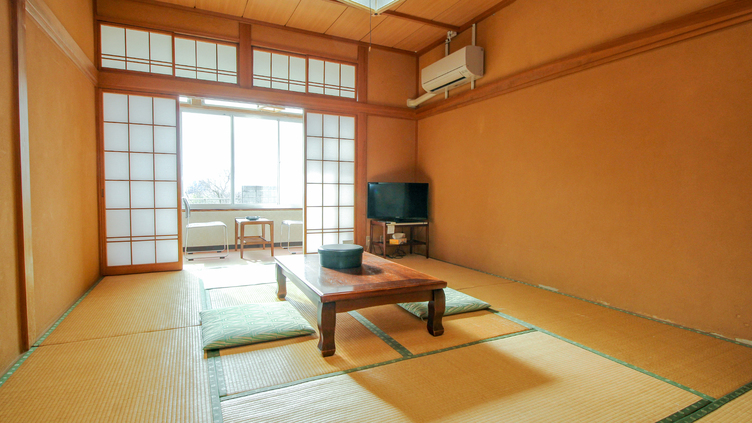 #客室10畳＿全室オーシャンビュー！広々した日本間のお部屋です。ご家族でのご利用にも