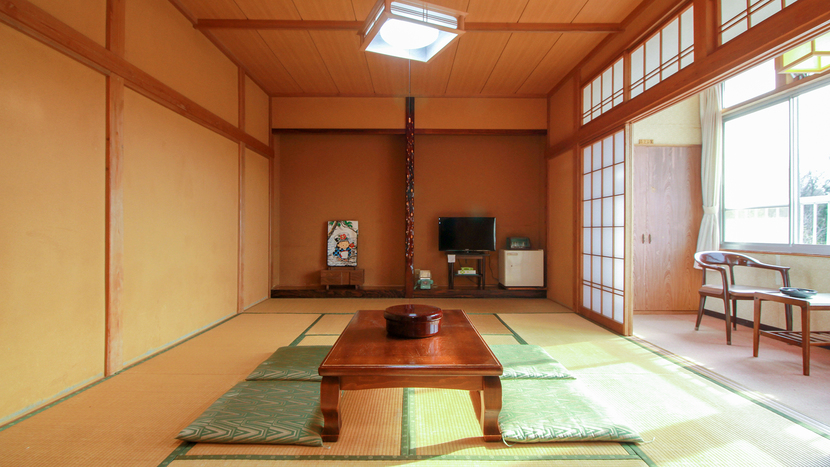 #客室12畳＿全室オーシャンビュー！ご家族・グループ向けの広々客室♪広縁から海を眺めて寛げます。