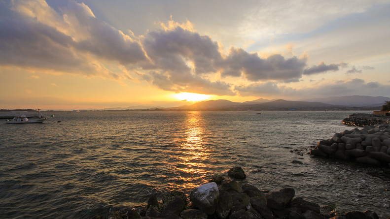 #気仙沼大島＿高台にある当館から見渡す景色。海に沈む夕日も素晴らしい。