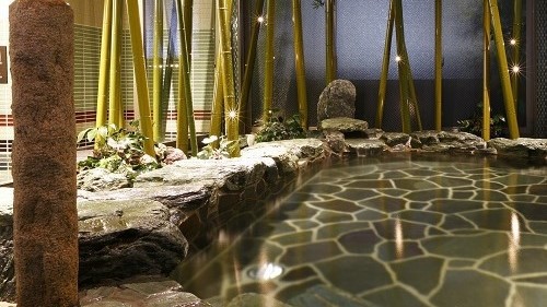 【男性】大浴場岩風呂(湯温：41〜42℃)