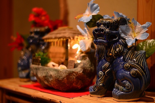 玄関でシーサーがお出迎え