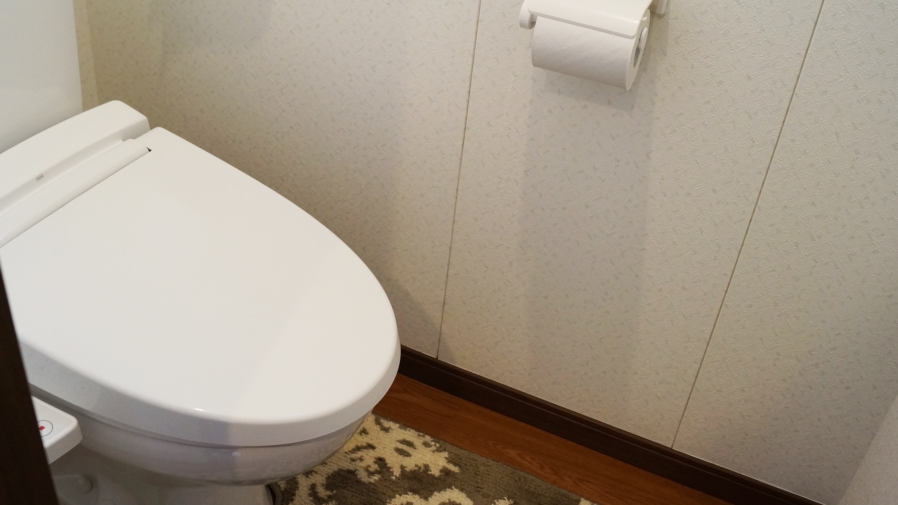 *お風呂とセパレートタイプのトイレ。もちろん温水洗浄付きです。