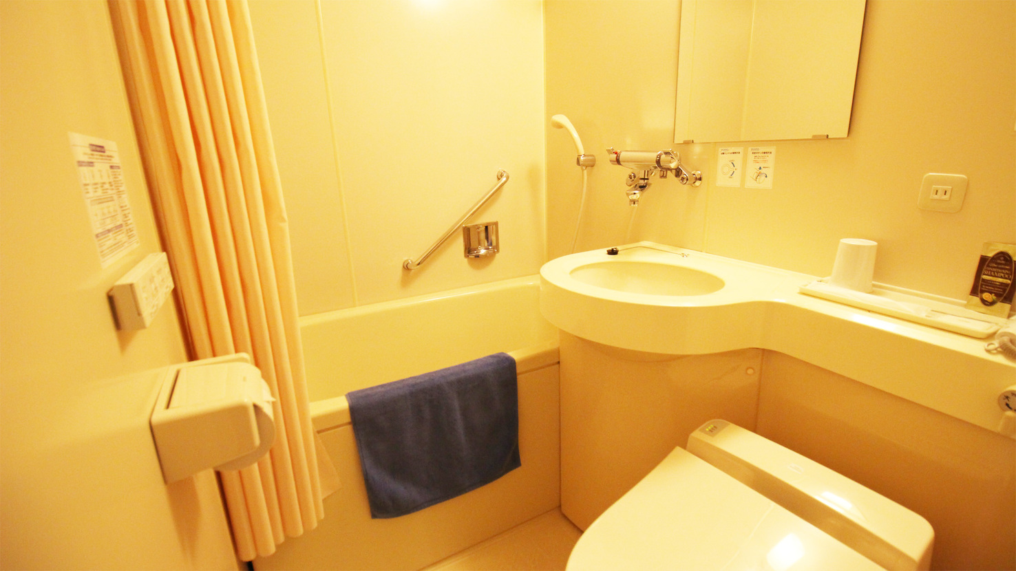 *客室一例／すべてのお部屋にユニットバス付き。人気の大浴場もご利用ください。