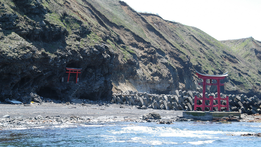 *金毘羅神社／その昔、近海の海難事故が減少したという伝説のある神社。