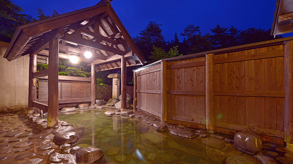 鶴の湯（露天風呂・夜）
