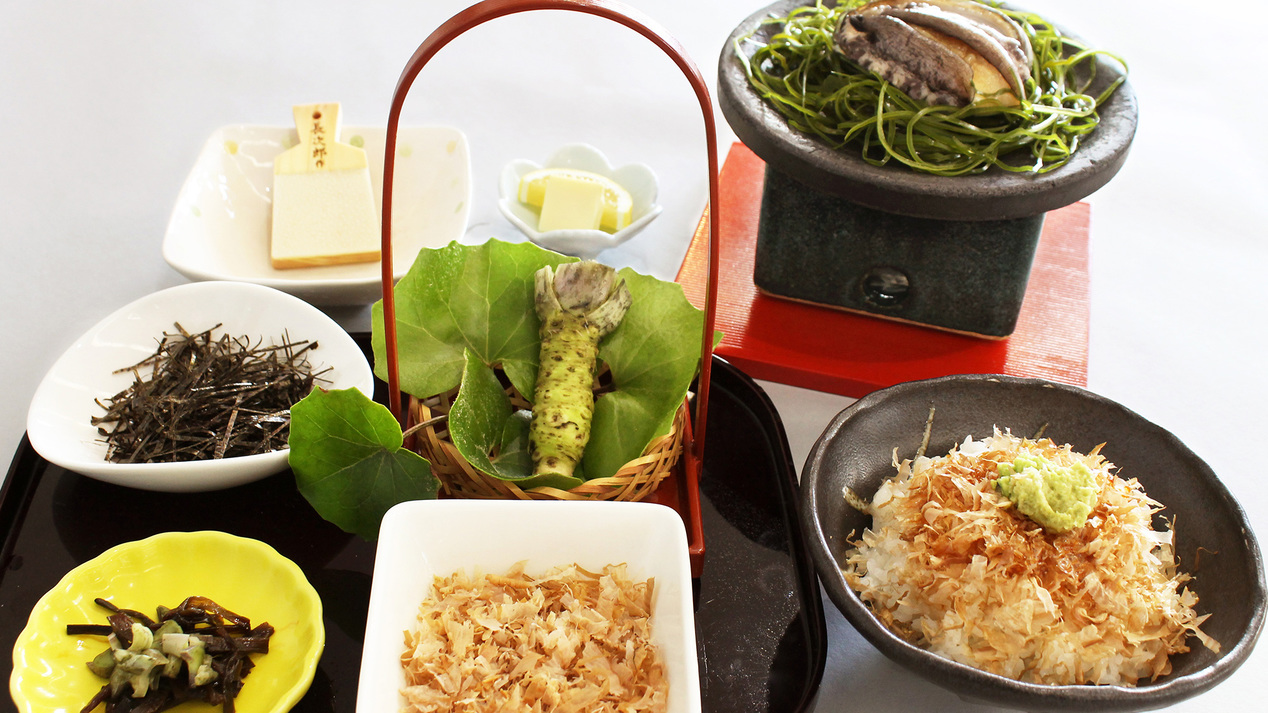 ☆伊豆の美食旅・活き鮑の踊り焼き、生本山葵をすりおろして山葵丼を体験